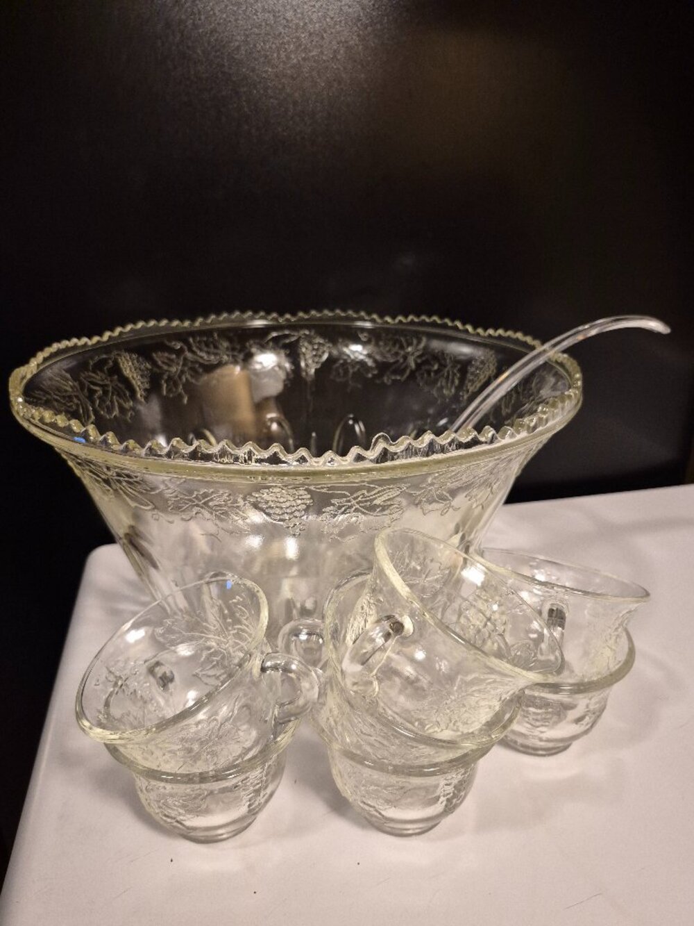 VINTAGE INDIANA GLASS PRINCESS GRAPE LEAF PUNCH BOWL SET